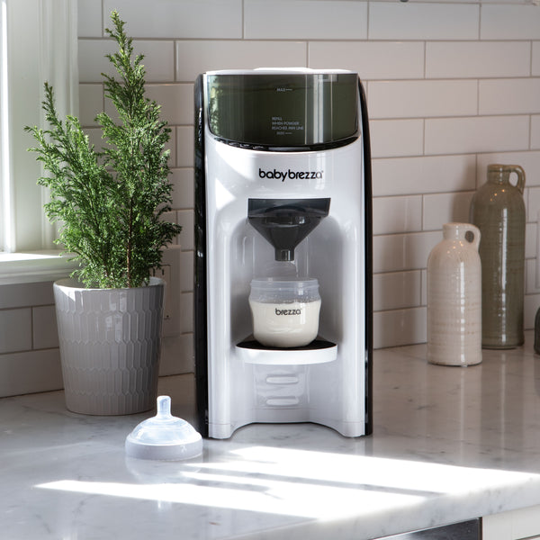  Baby Brezza New and Improved Formula Pro Advanced Formula  Dispenser Machine - Automatically Mix a Warm Formula Bottle Instantly -  Easily Make Bottle with Automatic Powder Blending : Baby